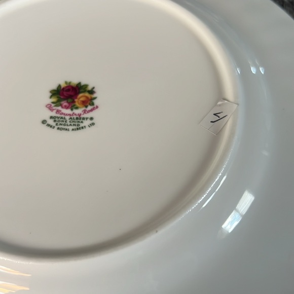 SALAD / DESERT PLATE OLD COUNTRY ROSES ROYAL ALBERT BONE CHINA ENGLAND 1962 VTG - Picture 9 of 9